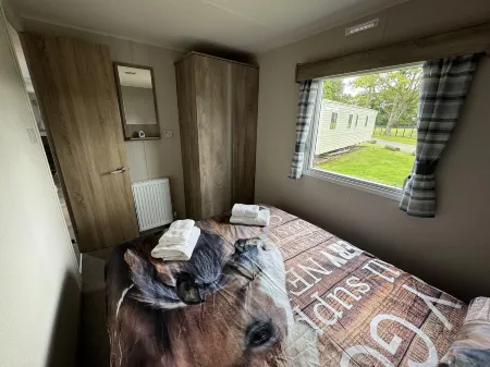 Haggerston Castle - Caravan - Sleeps 6 - Parking Отели рядом с достопримечательностью «The Lindisfarne Gospels Garden»