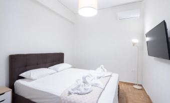 Modern 2-Bedroom Gem Close to Metro