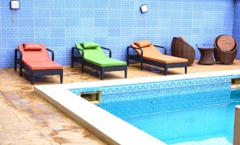 Sulerious Lakeside Hotel