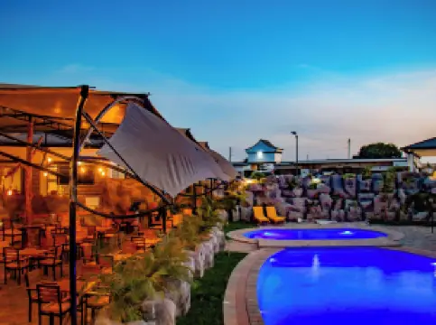 เอเวียน คอร์ท โรงแรม