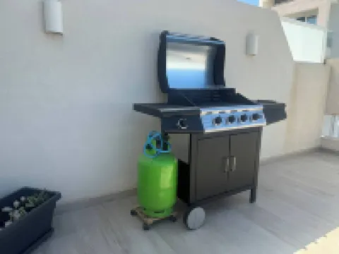 Beautiful 2 BDR Penthouse near Valletta sleeps 6 Hotéis em Hamrun