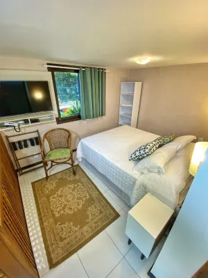 Pousada Palmeiras Отели рядом с достопримечательностью «Morada d´Omar 4 ilhas»