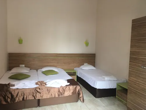 Flower Street Luxury Studios in Palm Residence - Homestays