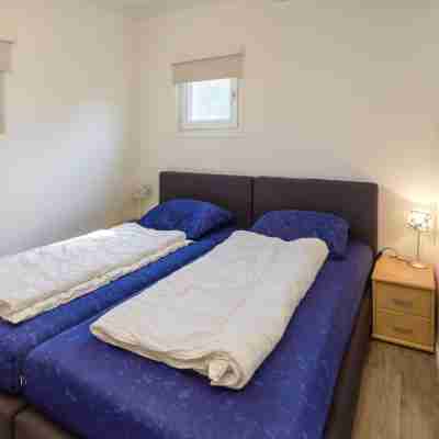 Luxurious, 2 Bathroom Holiday Home, 1,5 km from the Beach Rooms