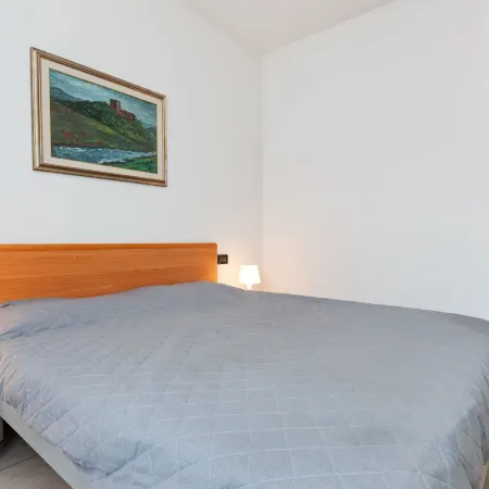 Vibrant Holiday Home in Lazise with Swimming Pool Near 2 Lakes