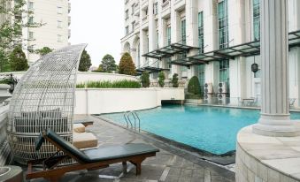 Comfy 1Br at Bellezza Apartment