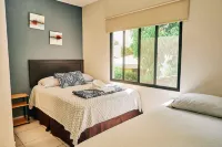 Hotel Tazumal House - Pools