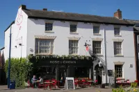The Rose and Crown Hotels near Charles Clinkard Warwick