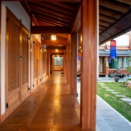 Navijam Hanok Hotel Отели рядом с достопримечательностью «Музей королевских портретов»