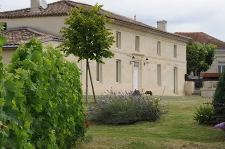 Clos Monicord Отели в г. Ларюскад