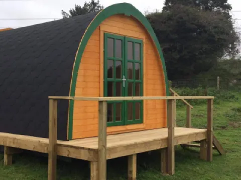 Glamping Pod in St Austell Sleeps 2 with Spa Hotel di 