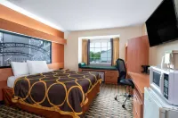 Super 8 by Wyndham Columbus West - parking