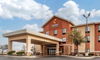 Comfort Inn & Suites Shawnee North Near I-40