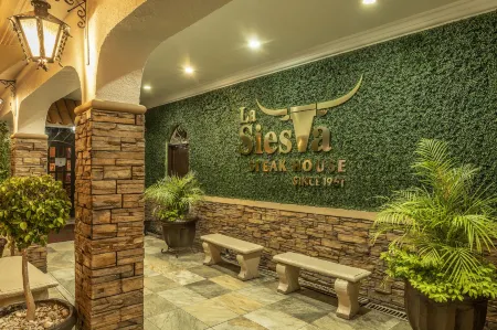 La Siesta Hotel Отели рядом с достопримечательностью «Museum of Popular Cultures of Sonora»