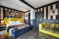 Art & Interiors