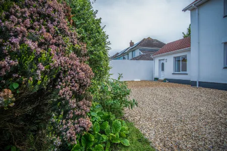 Shorelands - 1 Bedroom Apartment - Manorbier Отели в г. Manorbier