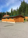 Kitimat Lodge - Parking