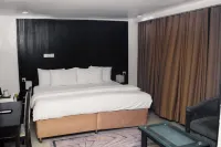 Royal Crest Hotel and Suite Отели в г. 