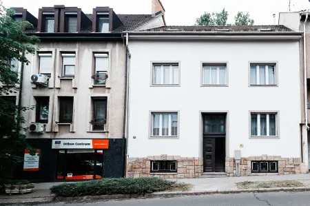 Villa Oliver Budapest Отели рядом с достопримечательностью «Óbuda Synagogue»