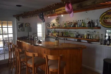 Lala-Nathi Guest House & Self Catering Отели рядом с достопримечательностью «Makhulong Stadium»