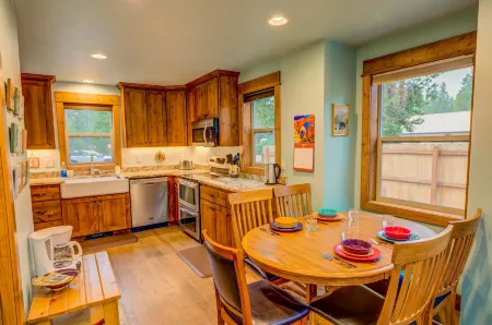 Barnes on Boundary Unit A Отели рядом с достопримечательностью «Chamber of Commerce of West Yellowstone»