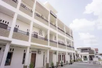 OYO Life 2354 Rose House Hotel dekat Kedai James