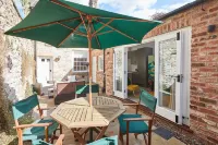 Host & Stay - the Old School House