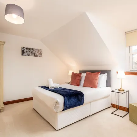 Cromwell Corner - Donnini Apartments