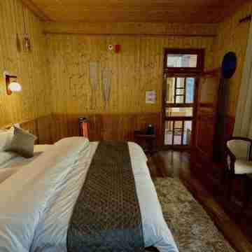 Hostay Tirthan Rooms