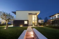 Lake Sunbeam Villa by Wonderful Italy