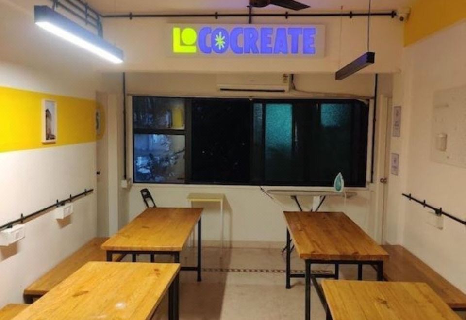 2. 로코모 호스텔 ..