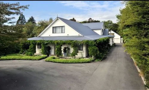 Olive Rabbit - Boutique Bed & Breakfast - parking