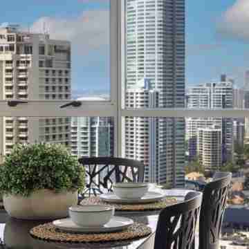 Holiday Holiday Chevron Renaissance Apartments Dining/Meeting Rooms