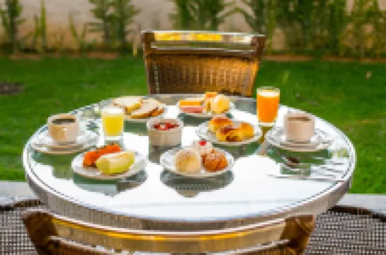 普沙德日蝕旅館