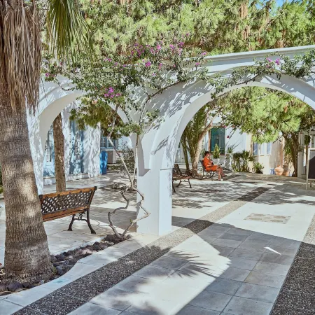 Meltemi Village Hotel Отели рядом с достопримечательностью «Пляж Перисса»