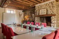 Domaine de Bellevue The Originals Relais Hotels in Pommeuse