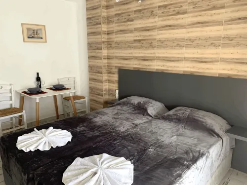 Polykratis Rooms - 3-Star