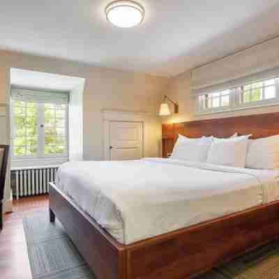 Oakhurst Inn at the University Rooms