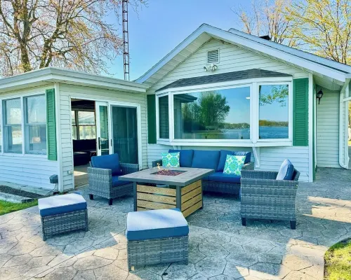 Lake House Cottage w/ Breathtaking Views! Hotels in Stokes Township