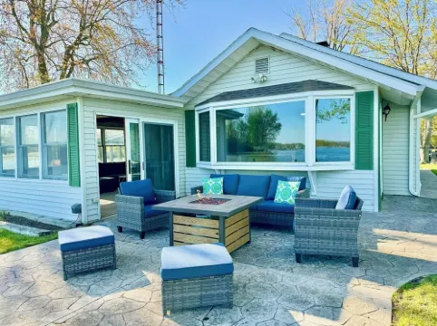 Lake House Cottage w/ Breathtaking Views!