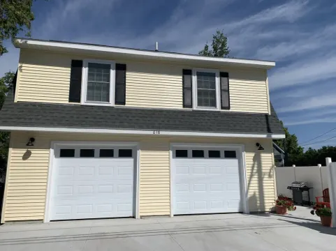 Brand new 2 bedroom carriage house with patio in the heart of Frankfort!