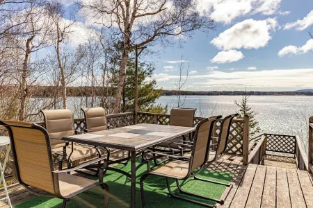 Charming Acadia beachfront cottage, close to Acadia National Park & Bar Harbor. Отели рядом с достопримечательностью «Заказник Кисма»