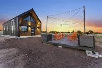 Scenic Desert Views and Modern Comforts - Charming Luxe Retreat Hotels in Valle