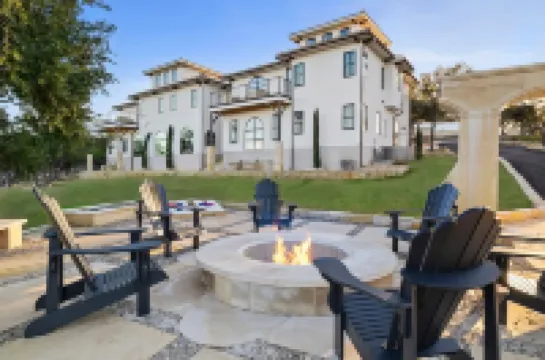 Stunning Valley Views and Firepit Oasis - Luxurious Villa Retreat