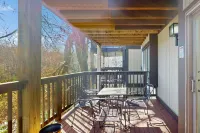 Two bedroom condo on golf course w/level entry + private balcony Hotels in Sugar Mountain