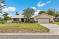 4 Br/2 BA, Heated Pool, Split Floor Plan, King Suite, W/D, Garage & Yard Hotels near Silver Springs State Park Campground