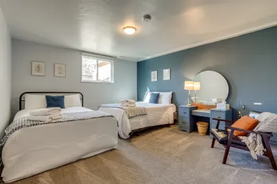 Large Home*Sleep 1 7Beds*Near Mountains Hotels near Anthony M's Visions In Gold