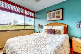 Waterfront condo w/ shared pool & private lanai- steps to shops & restaurants