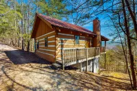 Cozy log cabin with private hot tub, fireplace & deck - close to town Hotels in Blount County