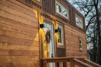 Cozy Haven - Cedar Siding, Pine Paneling & Solid Countertops Hotel di McLennan County